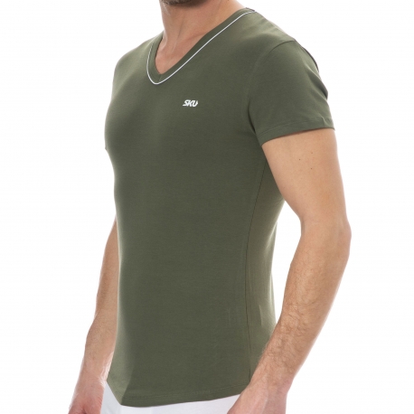 62% OFF on The EG Store Men's Black V-Neck T-shirt on Shopclues