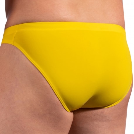 Achetez PUMA Maillot de bain Homme Longueur Moyenne Fast Yellow chez   pour 33.45 EUR. EAN: 8720245432764