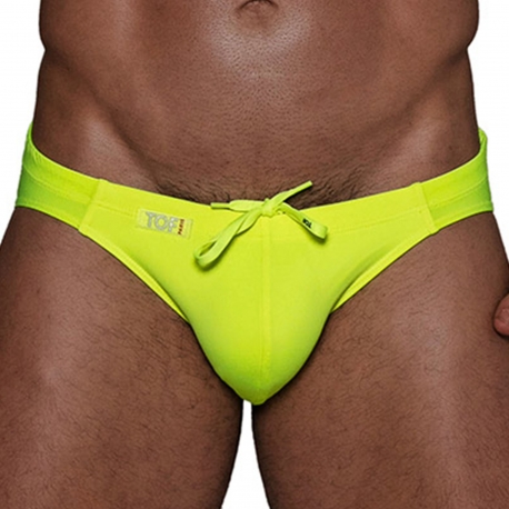 Achetez PUMA Maillot de bain Homme Longueur Moyenne Fast Yellow chez   pour 33.45 EUR. EAN: 8720245432764