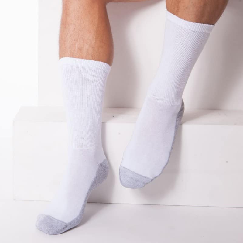 CHAUSSETTES BLANCHES (COLLECTION PERMANENTE)
